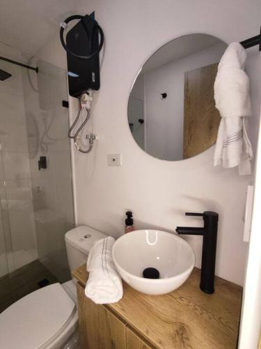 Apartaestudio moderno y privado en Medellin - image 4