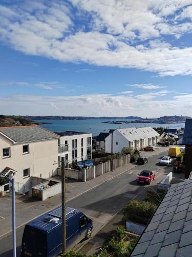 Modern open plan house, sea views and hot tub