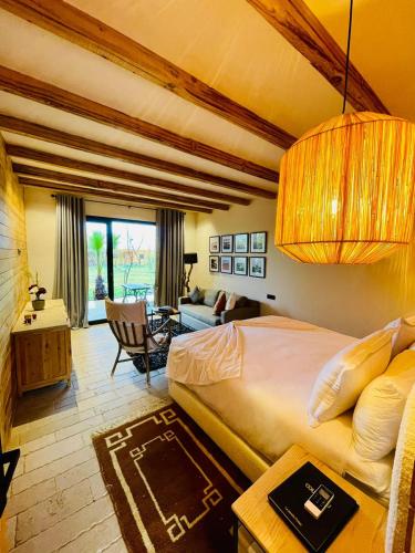 1 king bed, 1 sofa bed