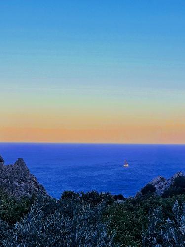 Aegean Serenity - Sea View Retreat