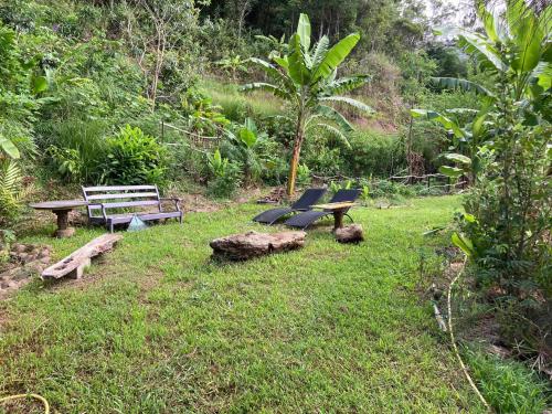 Jardín, La pirogue enchantée maison karukera (La pirogue enchantee maison karukera) in Païta