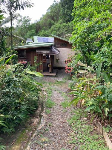 La pirogue enchantée maison karukera (La pirogue enchantee maison karukera) in Païta