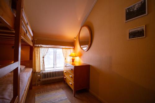 1 bunk bed