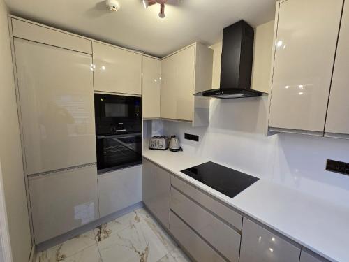 New 2 Bedroom Appartment In Manchester - Stretford - Old Trafford Close to Football-Cricket Ground & City Centre