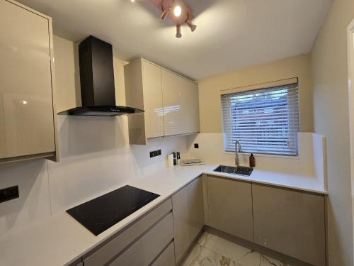 New 2 Bedroom Appartment In Manchester - Stretford - Old Trafford Close to Football-Cricket Ground & City Centre