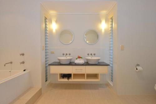 Four-Bedroom House image 6