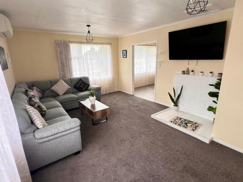 Spacious 3 BR near skyline-5 min walk