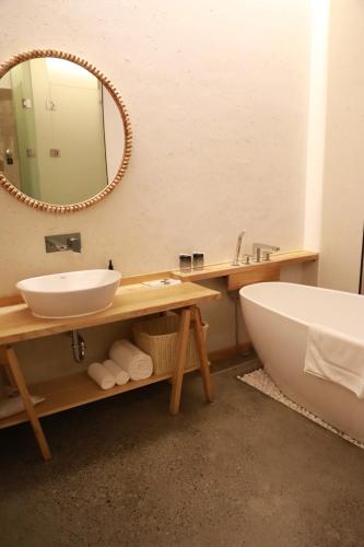 Manli Hotel Shanghai Pudong Airport Branch -Provide free shuttle buses to Pudong Airport and Disneyland