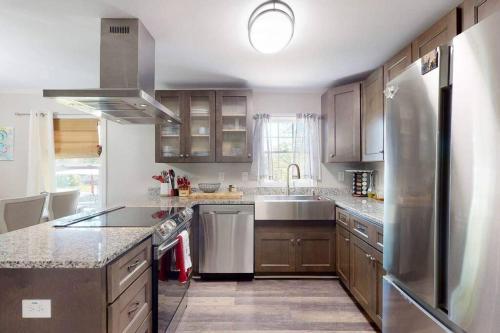 3BR Orchard Near Airport & Park in Douglasville, USA