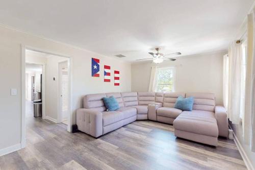 3BR Orchard Near Airport & Park in Douglasville, USA