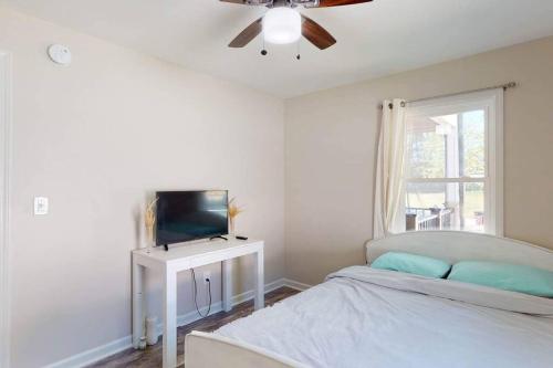 3BR Orchard Near Airport & Park in Douglasville, USA