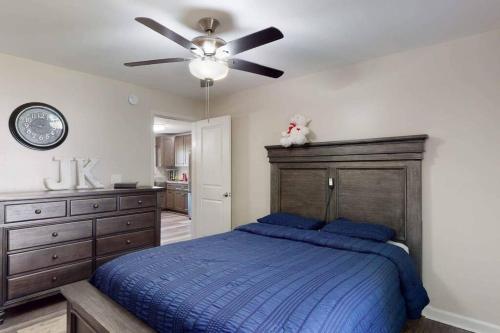 3BR Orchard Near Airport & Park in Douglasville, USA