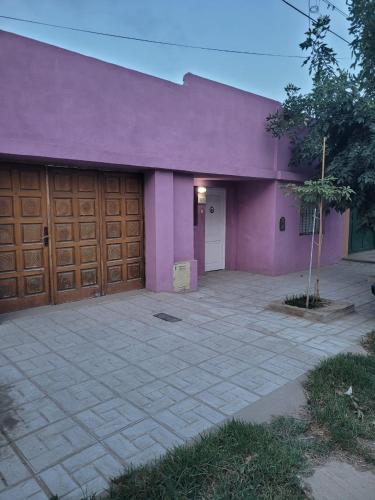"La Violeta" casa con jardín y cochera, San Pedro