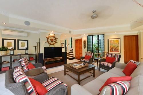 Solander Sunrise - the perfect beach location - image 3