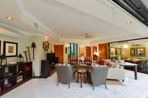 Three-Bedroom Villa image 2