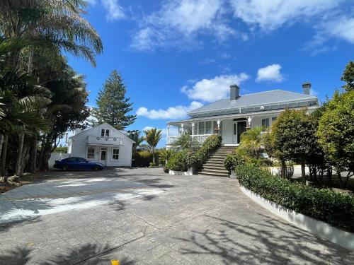 Western Springs Villa to Auckland Central Heritage Villa photo 2