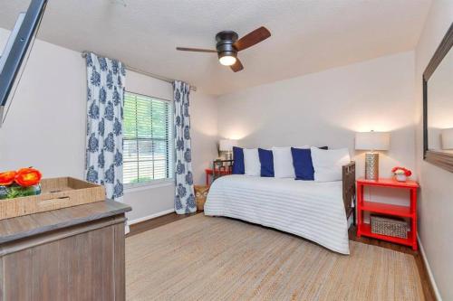 Grapevine Oasis, with Pool in Grapevine, USA