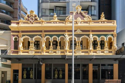 The Divinyls Queen Suite at Neighbourhood Bondi