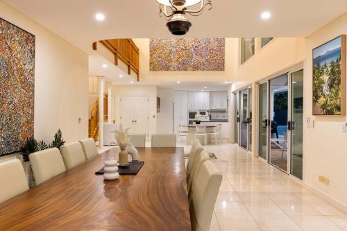 Six-Bedroom House image 7