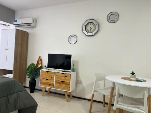 One-Bedroom Apartment image 5