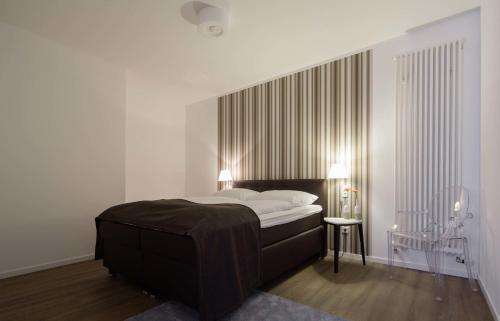 1 queen bed, 1 sofa bed