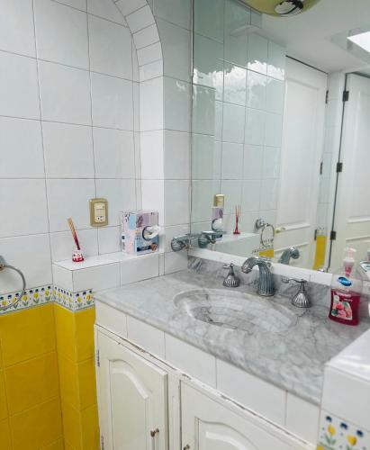 Habitación en casa dentro de residencial céntrico in Toluca, Mexico