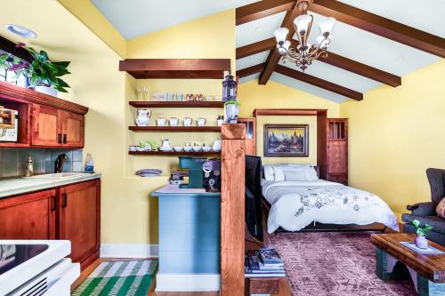 Spanish Style Cozy Studio in San Diego, USA