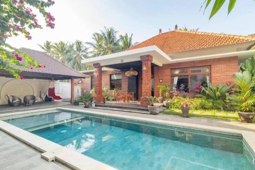 Dani Vila, 2BR, Pool, enclosed kitchen and living area at Buleleng, North Bali