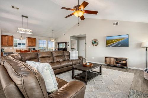 Tropic Like Its Hot home in Crystal Beach, USA