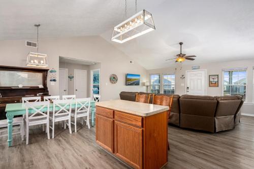 Tropic Like Its Hot home in Crystal Beach, USA