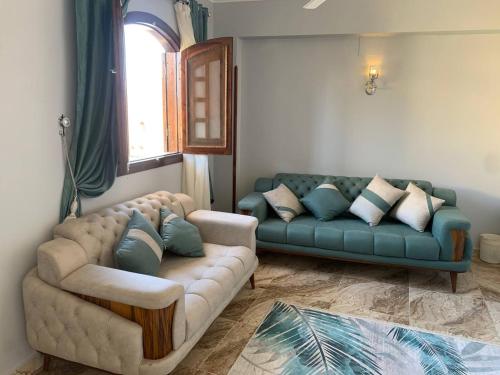 joy house, Luxor