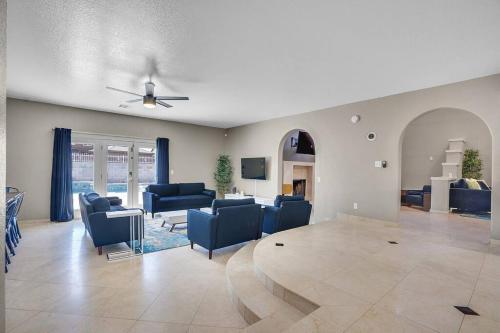 Grand Casa 7 Bdr/4 Ba 15 Beds Sleeps up to 24