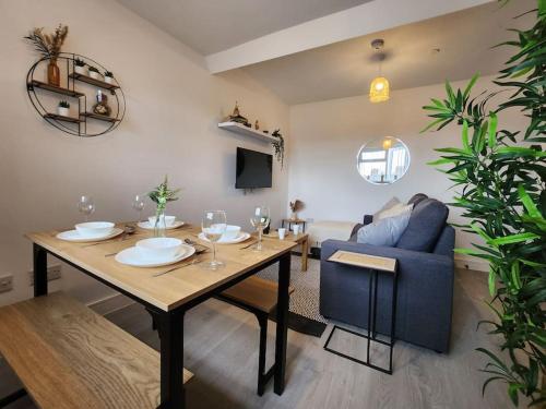 Supervalue Suite 3 - Fast Wifi, Hotel Linen, Keyless Entry, City Only 10 Mins - By Property Promise - Cardiff