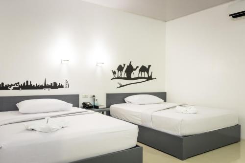 Deluxe Double Room image 2