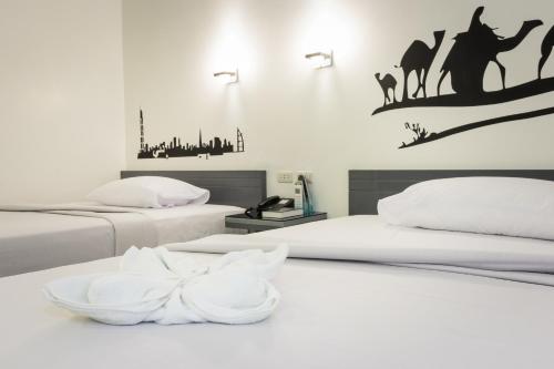 Deluxe Double Room image 1