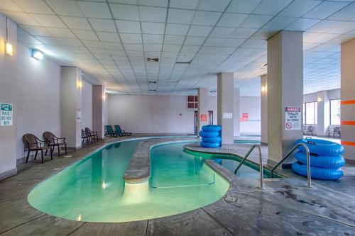 Park Tower Inn - image 6