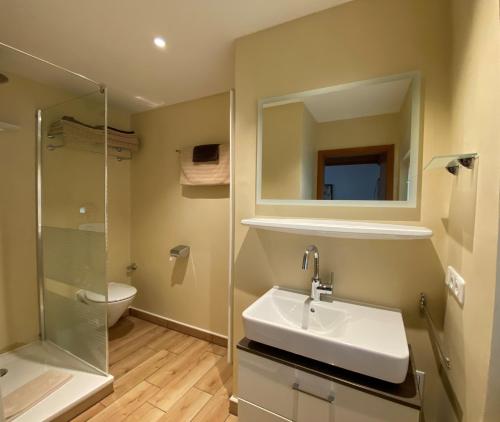 St Lukas Apartments - image 5