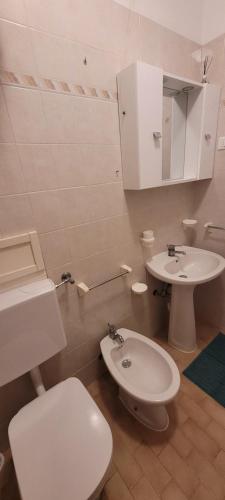 One-Bedroom Apartment image 10