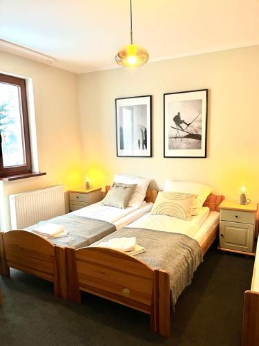 3 twin beds