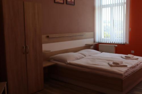 Deluxe Double Room (2 Adults + 1 Child)