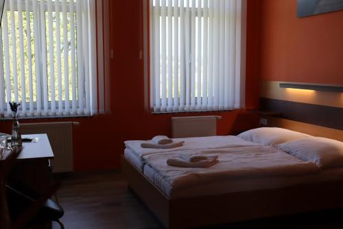 Deluxe Double Room with Extra Bed