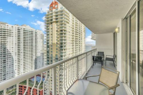 1 BR Suite in Brickell 25th Floor with Balcony and Parking in Miami, USA