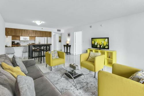 1 BR Suite in Brickell 25th Floor with Balcony and Parking in Miami, USA