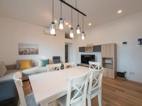 [IHost Flat] - Giambellino 131-2, Milan