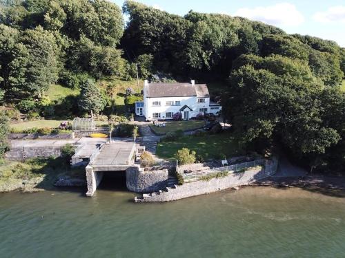 Beach Cottage, with stunning views