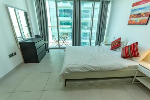 Deluxe One Bedroom Apartment for rent in Dubai Al Barsha south, Dubai (foto 3)