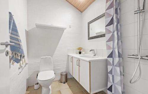 حمام, Awesome Home In Nørre Nebel With Sauna in Norre Nebel