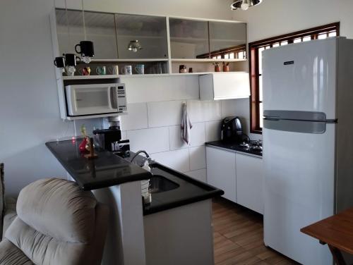 virtuve, Casa 2 qtos, sendo suíte com cama Queen ar condicionado (Casa 2 qtos, sendo suite com cama Queen ar condicionado) in Guapimirim