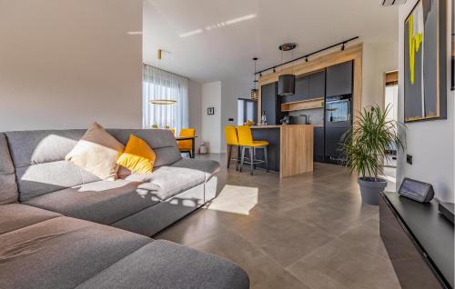 Lovely Home In Reburici, Trget in Brgod