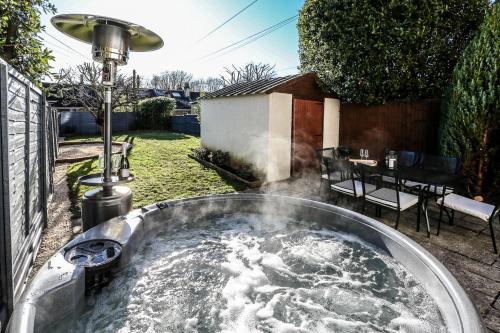 Garden Apartment with hot tub